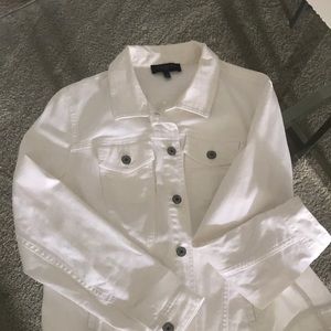 Classic Jean jacket in white size XL- Petite